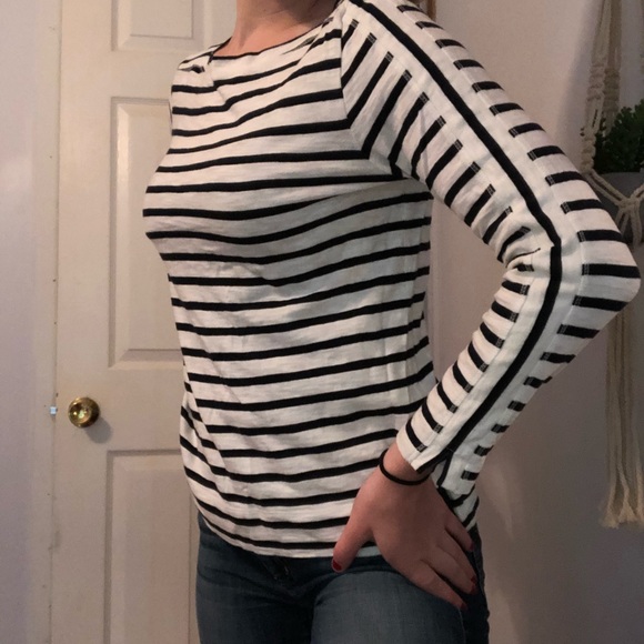 J Crew Top😍 - Picture 2 of 4